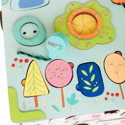 XL zabawka Montessori — dziecko bawi się zabawką - 5