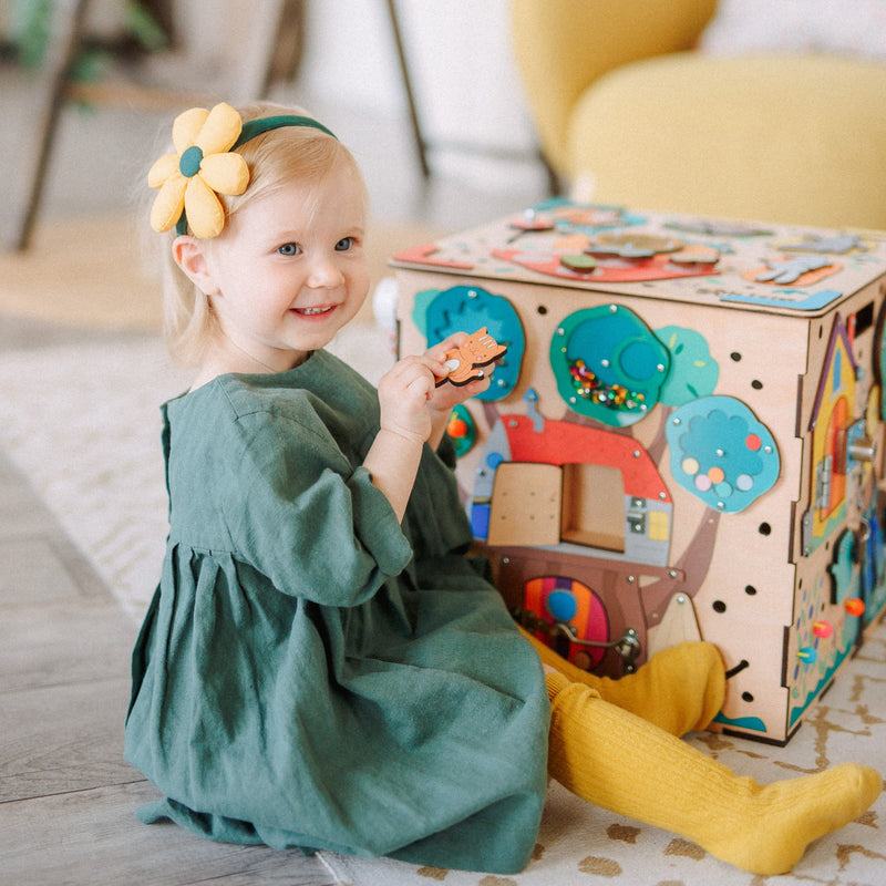 Busy Cube XL Forest szczegóły — 6 aktywnych ścian z elementami sensorycznymi - 7