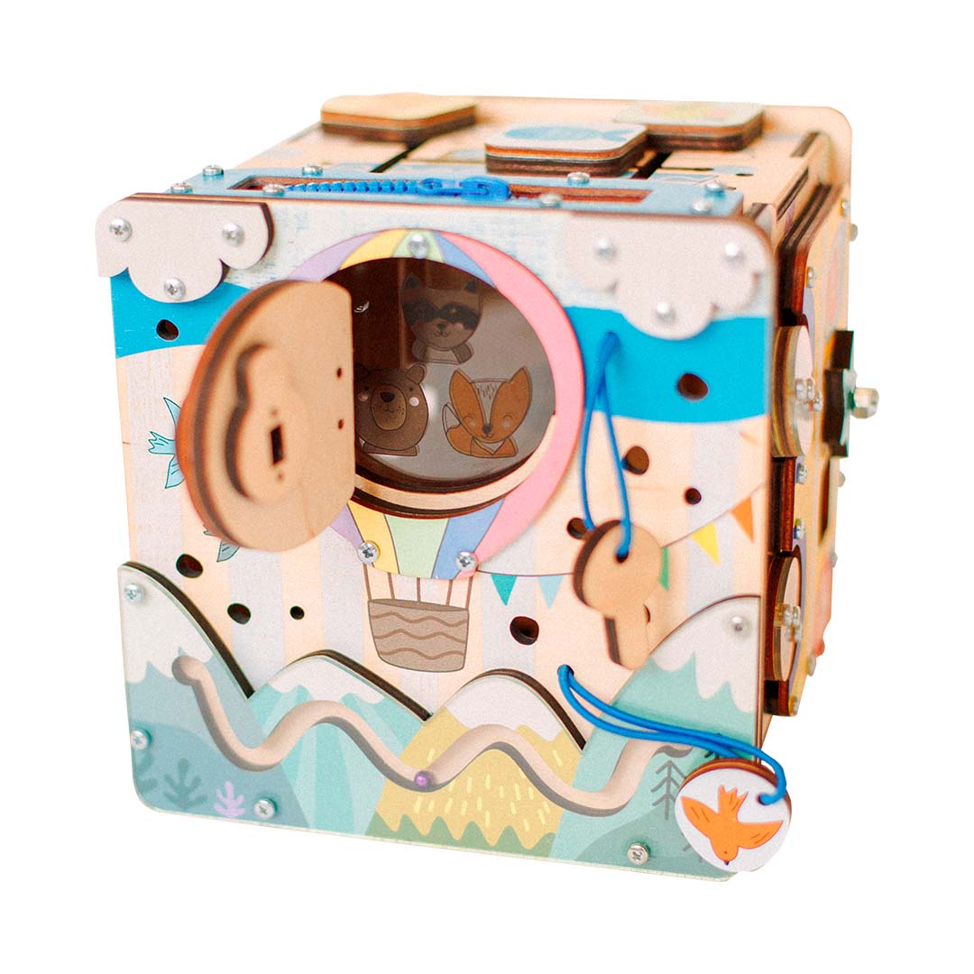 Roczne dziecko bawi się kostką Mini Cube — zabawki edukacyjne dla rocznego dziecka - 5