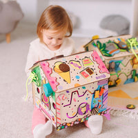 Busy Cube Candy elementy sensoryczne — kolorowe zębatki i zamki